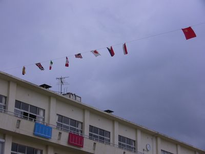 今時の運動会に　三三七拍子はなかった